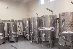 ステンレス製の貯蔵タンク